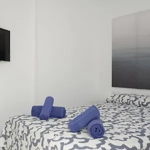Casa Lily , Tías España